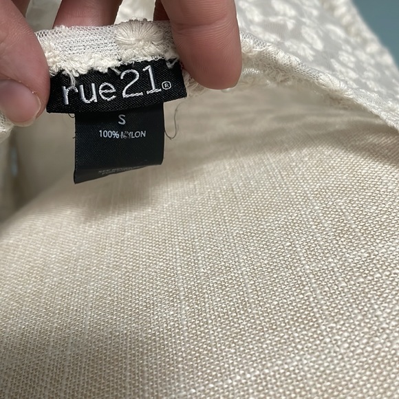 Size small, sheer Rue 21 tank top, crocheted flowers, cream colored - Picture 4 of 4